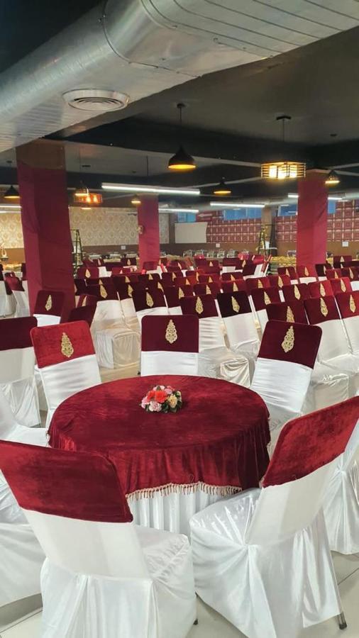 Jb Residency Zirakpur !! Top Rated & Most Awarded Property In Zirakpur Hotel Buitenkant foto