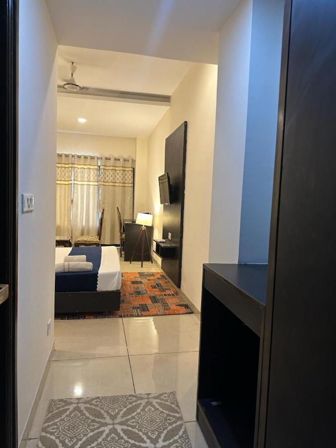 Jb Residency Zirakpur !! Top Rated & Most Awarded Property In Zirakpur Hotel Buitenkant foto