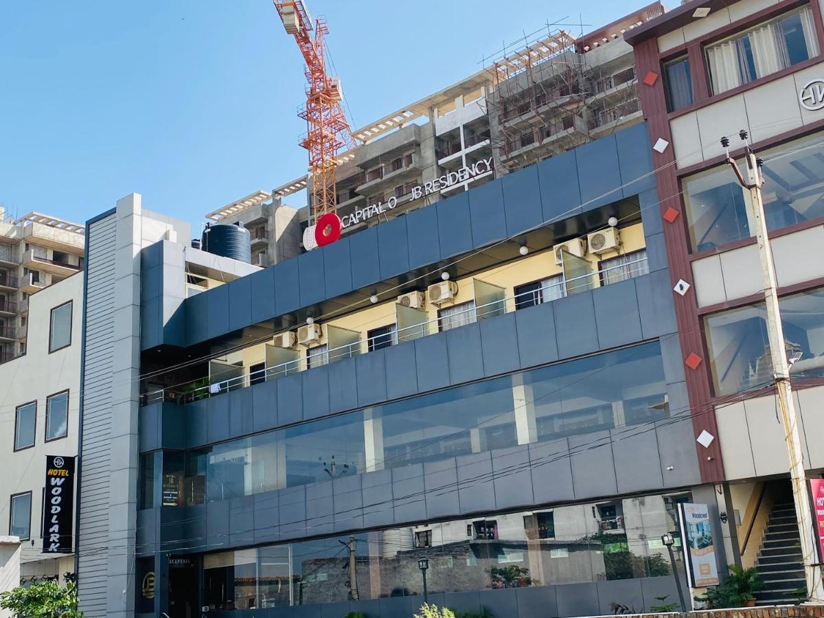 Jb Residency Zirakpur !! Top Rated & Most Awarded Property In Zirakpur Hotel Buitenkant foto