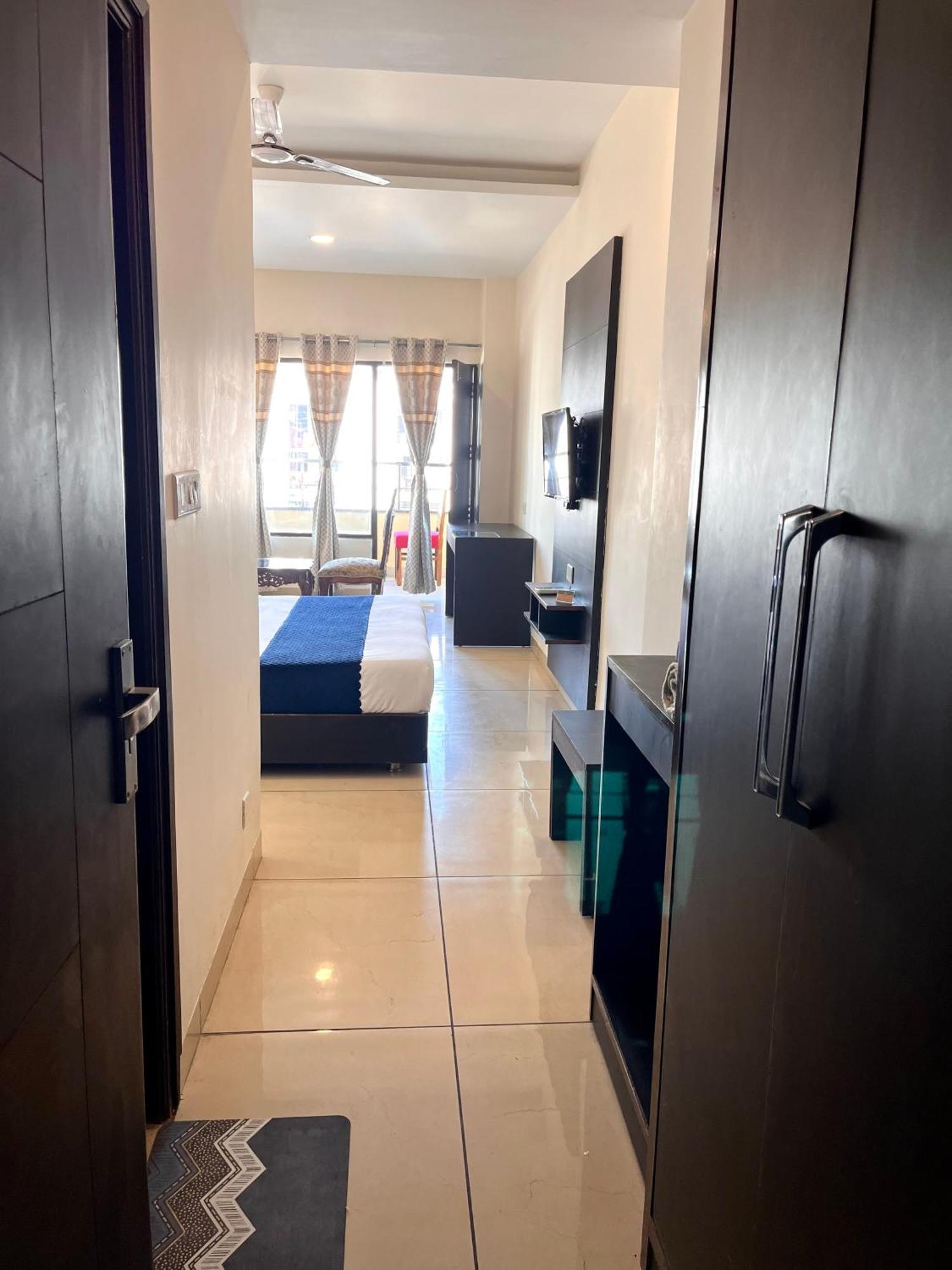 Jb Residency Zirakpur !! Top Rated & Most Awarded Property In Zirakpur Hotel Buitenkant foto