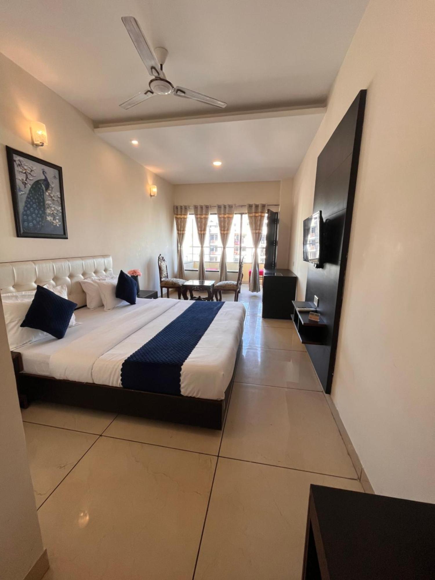 Jb Residency Zirakpur !! Top Rated & Most Awarded Property In Zirakpur Hotel Buitenkant foto