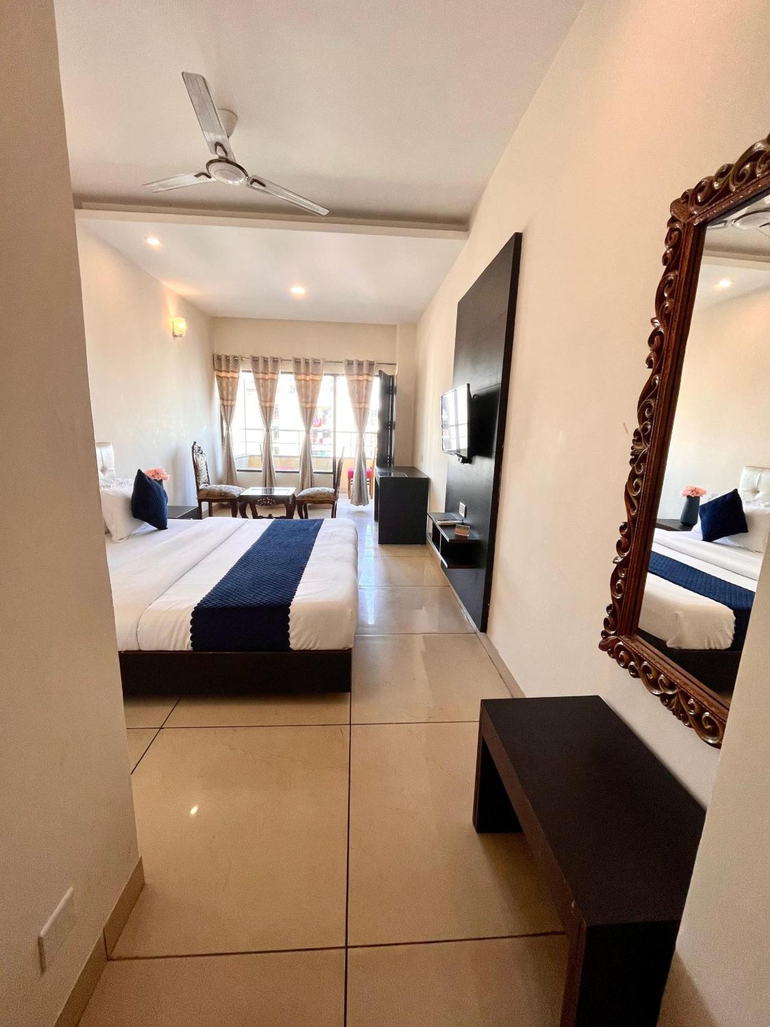 Jb Residency Zirakpur !! Top Rated & Most Awarded Property In Zirakpur Hotel Buitenkant foto