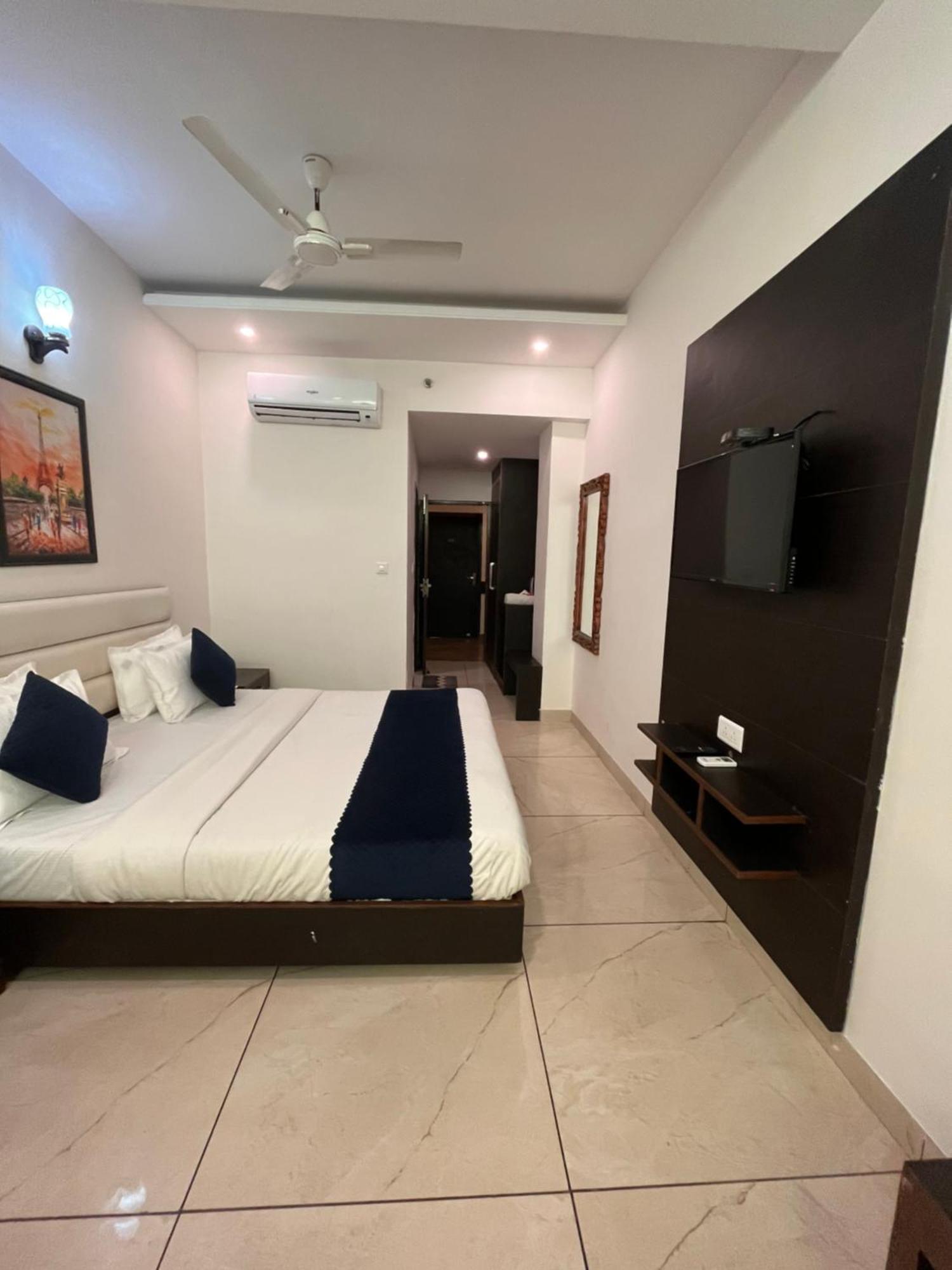 Jb Residency Zirakpur !! Top Rated & Most Awarded Property In Zirakpur Hotel Buitenkant foto