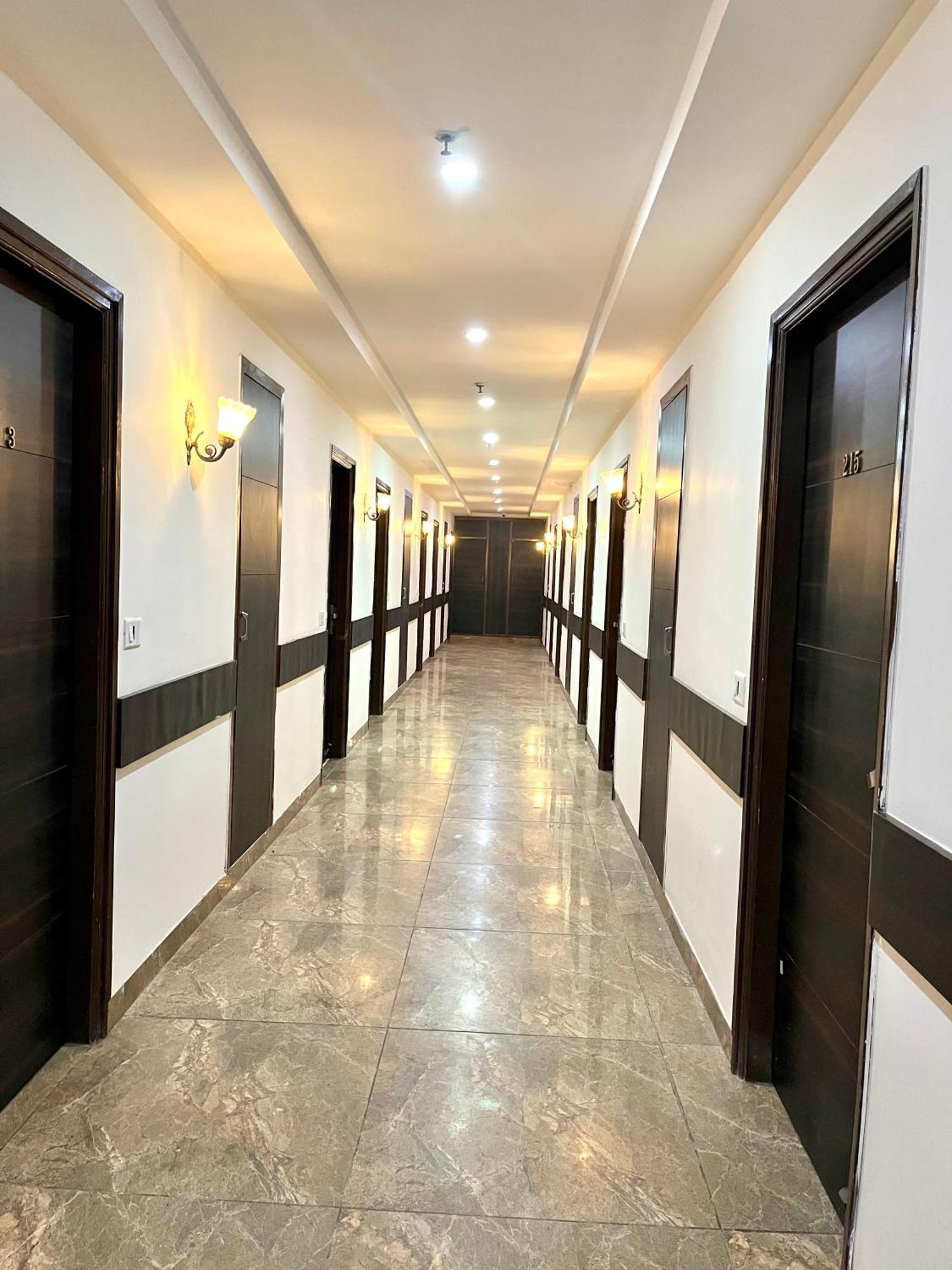 Jb Residency Zirakpur !! Top Rated & Most Awarded Property In Zirakpur Hotel Buitenkant foto