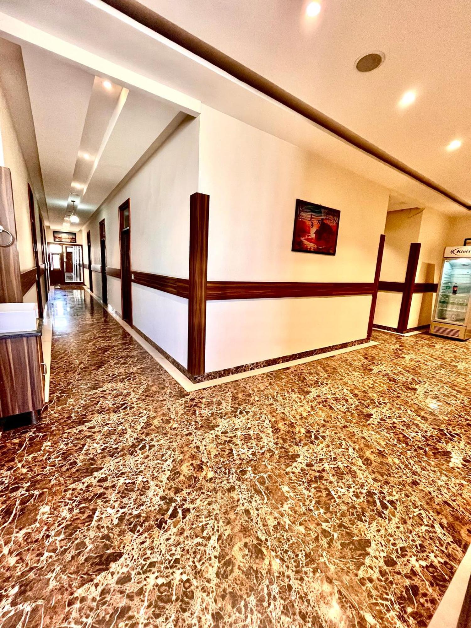 Jb Residency Zirakpur !! Top Rated & Most Awarded Property In Zirakpur Hotel Buitenkant foto