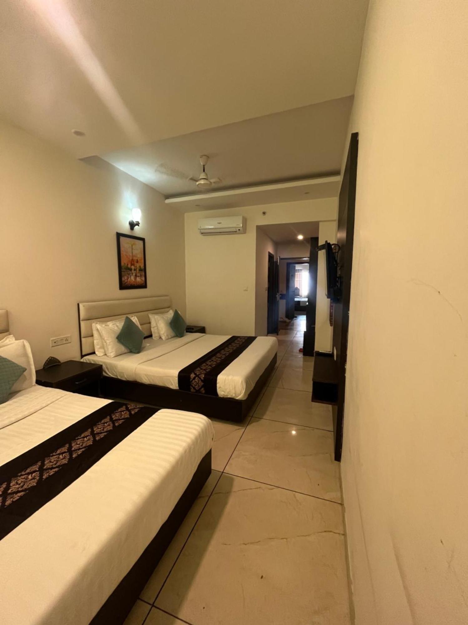 Jb Residency Zirakpur !! Top Rated & Most Awarded Property In Zirakpur Hotel Buitenkant foto