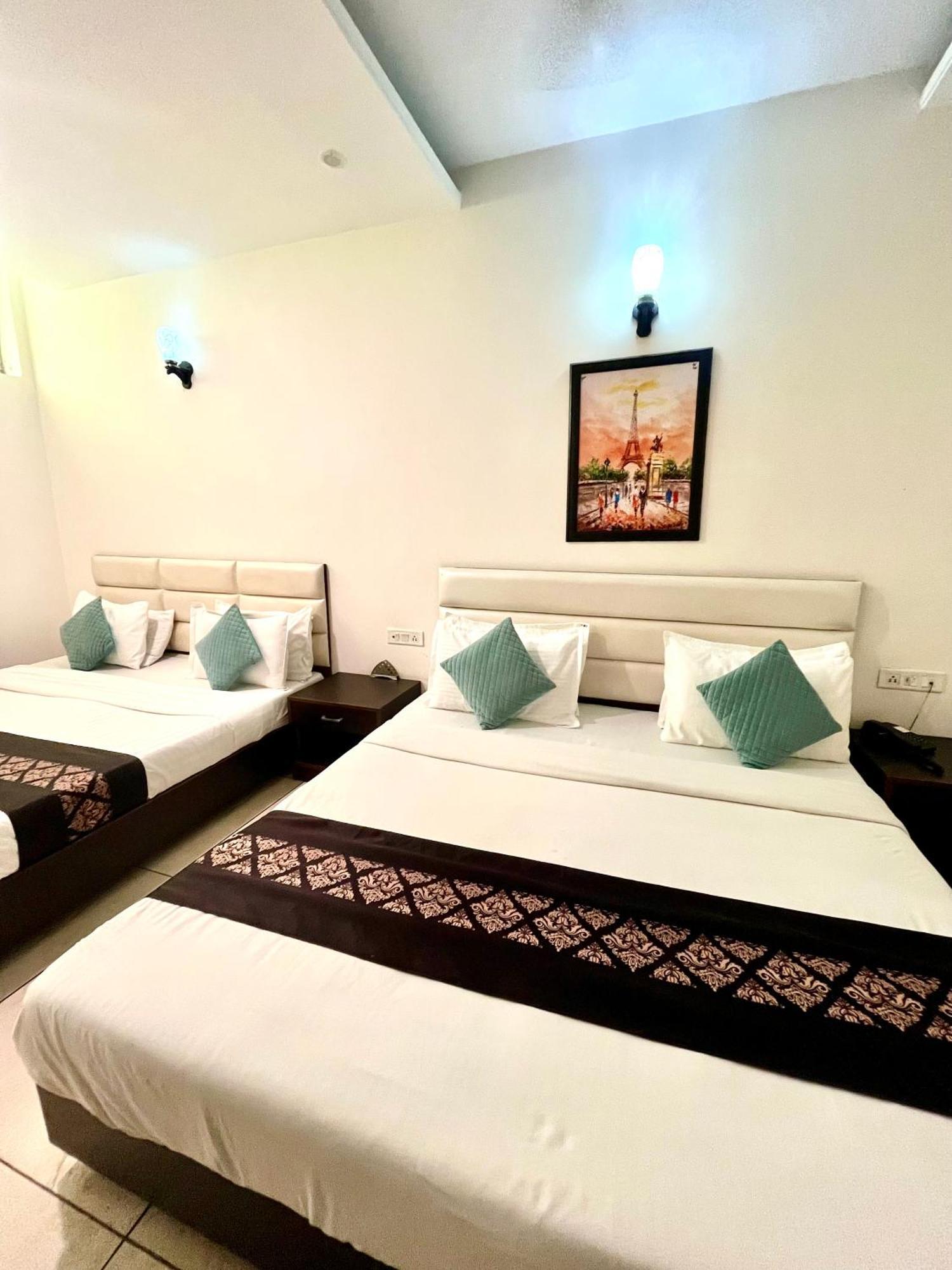 Jb Residency Zirakpur !! Top Rated & Most Awarded Property In Zirakpur Hotel Buitenkant foto